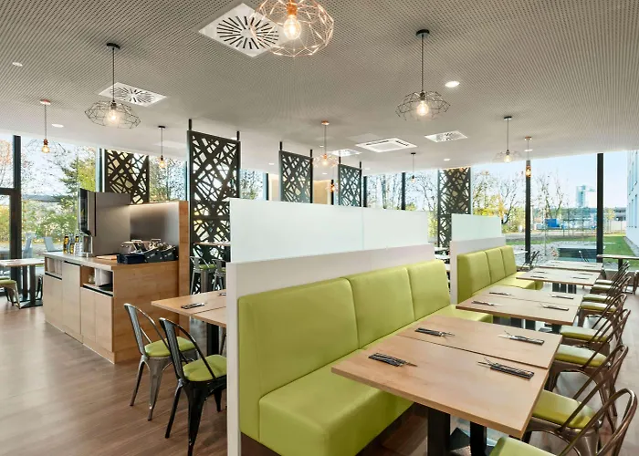 Super 8 by Wyndham München City North